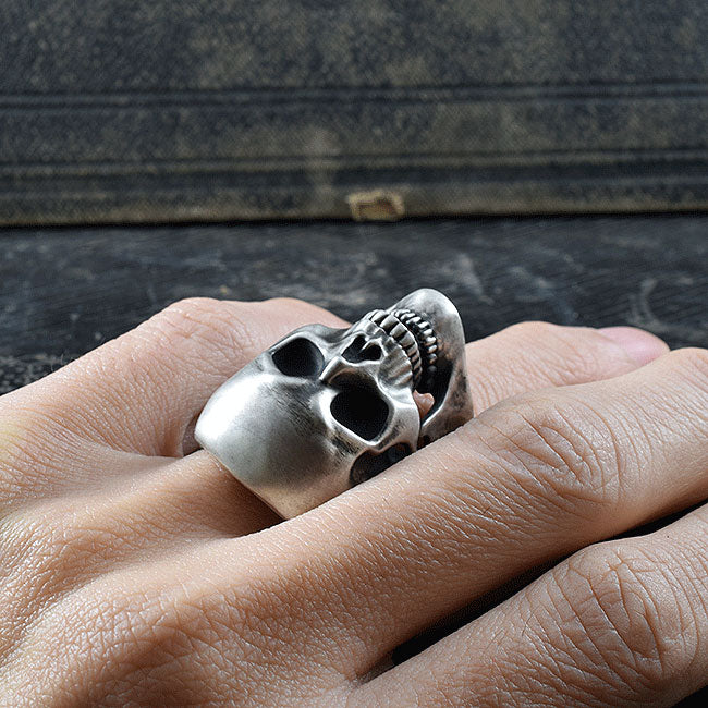 REQUIEM OMINOUS SKULL RING SR-R026