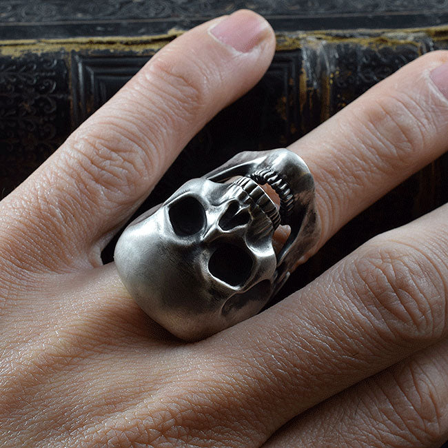 REQUIEM OMINOUS SKULL RING SR-R026