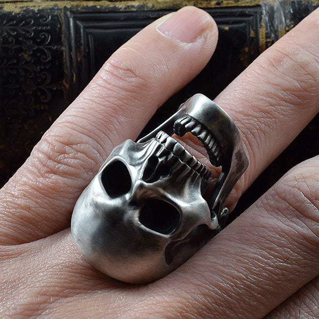 REQUIEM BURIAL SKULL RING SR-R027