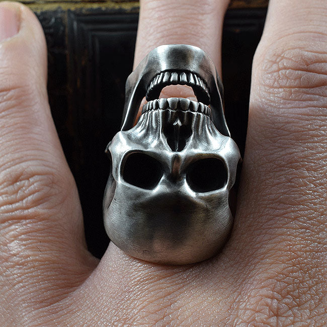 REQUIEM BURIAL SKULL RING SR-R027
