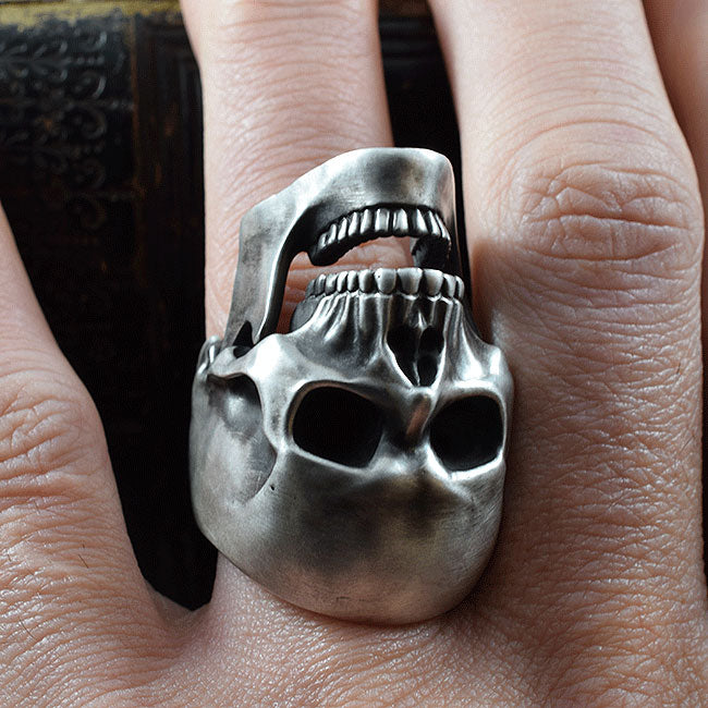 REQUIEM BURIAL SKULL RING SR-R027