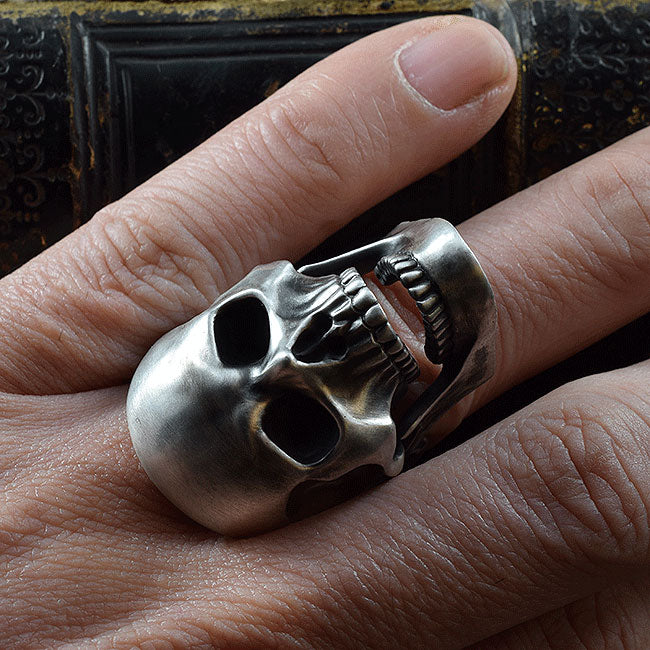 REQUIEM BURIAL SKULL RING SR-R027