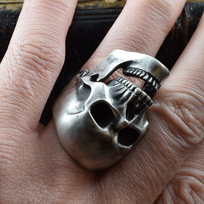 REQUIEM BURIAL SKULL RING SR-R027