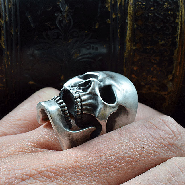 REQUIEM BURIAL SKULL RING SR-R027
