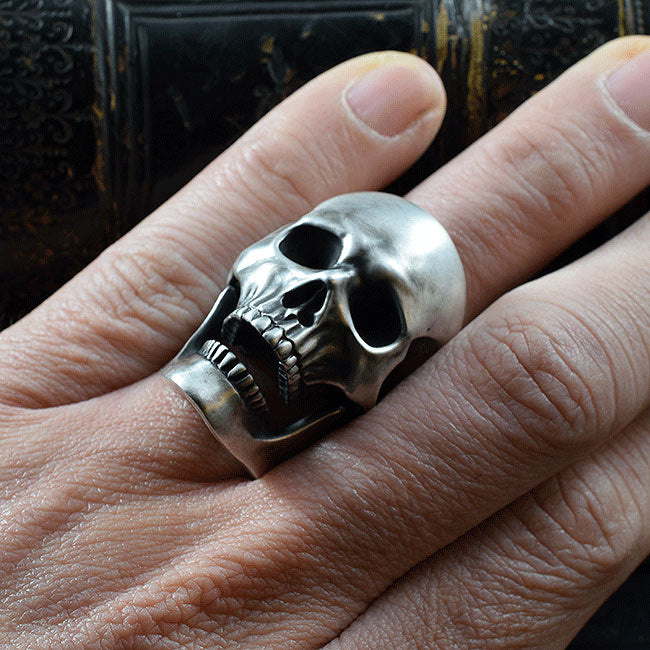 REQUIEM BURIAL SKULL RING SR-R027